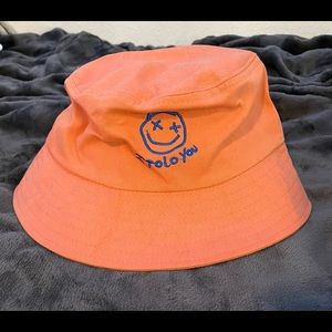 bucket hat